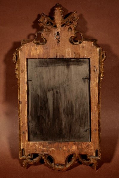 Papal interest: a beautiful mirror decorated with the papal coat of arms and two keys, last quarter of the 18th century