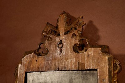 Papal interest: a beautiful mirror decorated with the papal coat of arms and two keys, last quarter of the 18th century