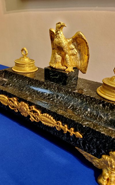 Double Inkwell with Imperial Eagle in gilded bronze and Green Marble, Empire style, 19th century