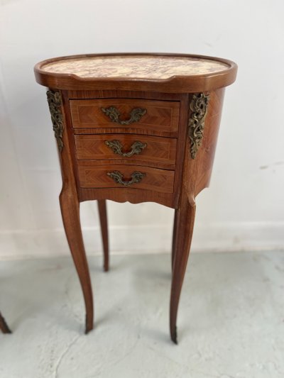 Coppia di comodini a forma di rene in palissandro in stile Luigi XV, XX secolo