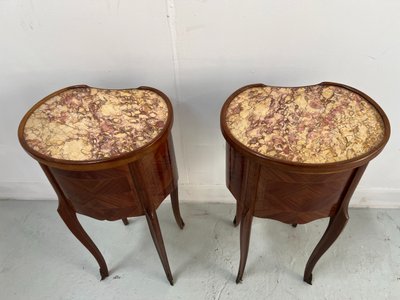 Coppia di comodini a forma di rene in palissandro in stile Luigi XV, XX secolo