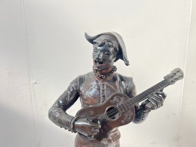 Il gruppo musicale Arlecchino in bronzo con patina marrone di DEBUT Marcel
