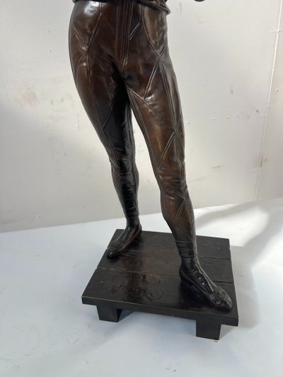Il gruppo musicale Arlecchino in bronzo con patina marrone di DEBUT Marcel
