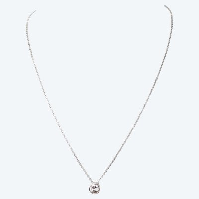 Collana con solitario in oro bianco e diamanti da 0,77 ct 