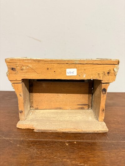 Aumônier ancien en bois peint, XVIIIe siècle, 24x11x15 cm