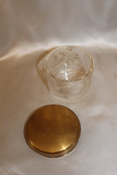 Louis XVI style engraved glass toiletry set, late 19th century