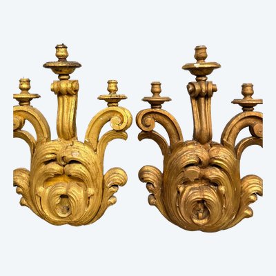 Ancienne paire de grandes appliques en bois doré et sculpté, XIXe siècle, 95x68 cm.