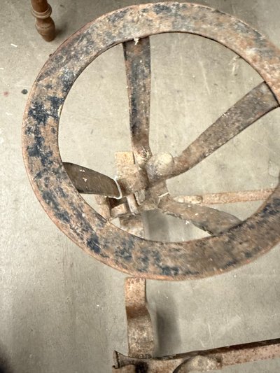 Ancienne paire de chenets toscans en fer forgé, XVIIIe siècle, 57x30 cm