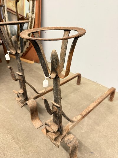 Ancienne paire de chenets toscans en fer forgé, XVIIIe siècle, 57x30 cm