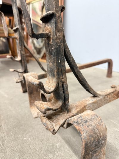 Ancienne paire de chenets toscans en fer forgé, XVIIIe siècle, 57x30 cm