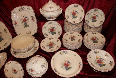 Sarreguemines earthenware dinner service with rustic decor and large bouquet, early 20th century