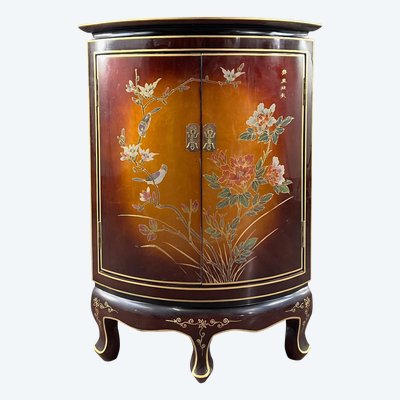 Meuble d’angle laqué, décor floral et oiseaux – Asie, XXe siècle