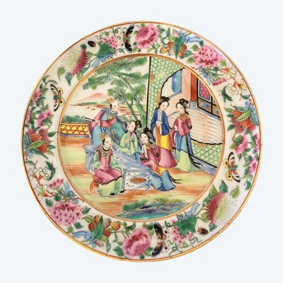 Piatto in porcellana cantonese "Famille Rose", inizio XIX secolo