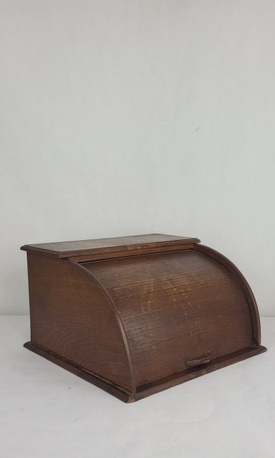 Mobiletto per ufficio con tenda del XIX secolo