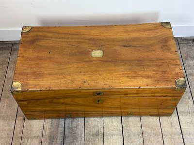 Baule coloniale in legno di canfora marina del XIX secolo