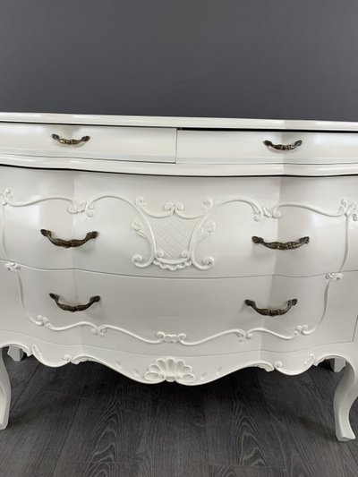 Ensemble de chambre de style Louis XV – Commode et deux chevets – XXe siècle