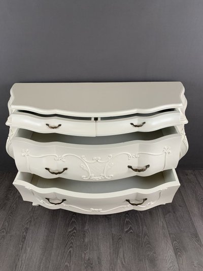Ensemble de chambre de style Louis XV – Commode et deux chevets – XXe siècle