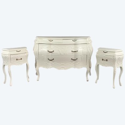 Ensemble de chambre de style Louis XV – Commode et deux chevets – XXe siècle