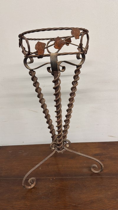 Porta vaso in ferro battuto Liberty, primi '900, 61x29 cm