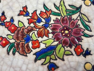 Piatto per torta smaltato Longwy – decorazione floreale policroma – circa 1950