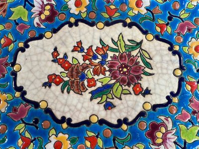 Piatto per torta smaltato Longwy – decorazione floreale policroma – circa 1950