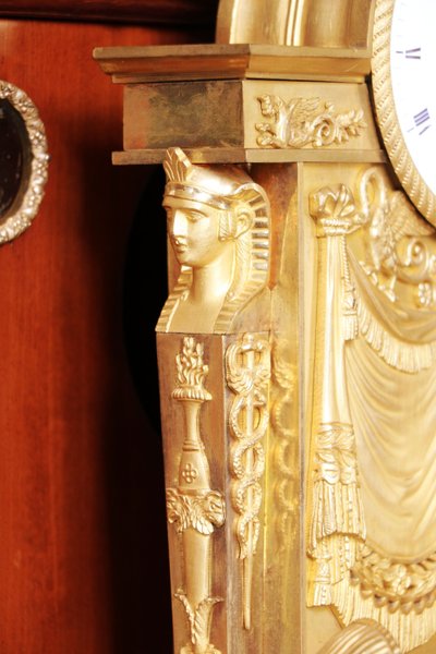Restoration clock to the birth of the Duke of Bordeaux, in gilded bronze