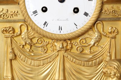 Restoration clock to the birth of the Duke of Bordeaux, in gilded bronze