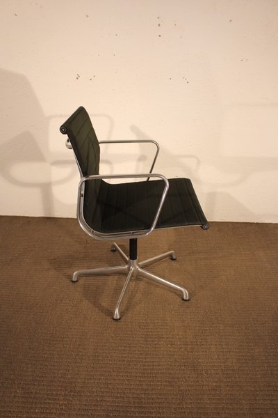 Bellissimo set di 8 poltrone Eames