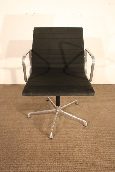 Bellissimo set di 8 poltrone Eames