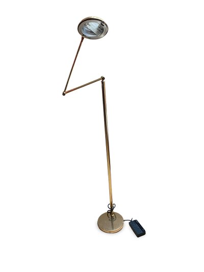 Articulated halogen lamp in chrome-plated brass – 1990s design – Made in Italy – Height 155cm