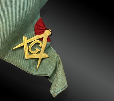 Freemason cord or belt, double-sided, embroidered decoration with its pouch. France, early 20th century