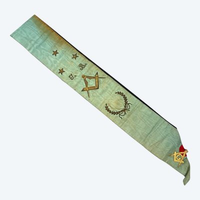Freemason cord or belt, double-sided, embroidered decoration with its pouch. France, early 20th century