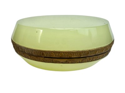 Oval box in uraline opaline