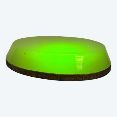 Oval box in uraline opaline