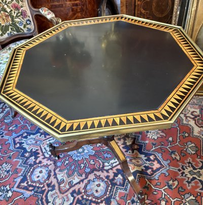 GUERIDON OCTOGONAL BASCULANT D’EPOQUE DIRECTOIRE