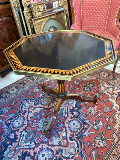 GUERIDON OCTOGONAL BASCULANT D’EPOQUE DIRECTOIRE