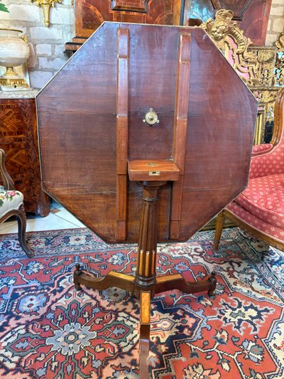 GUERIDON OCTOGONAL BASCULANT D’EPOQUE DIRECTOIRE