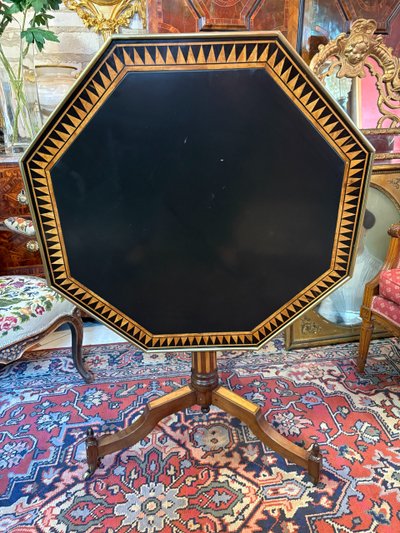 GUERIDON OCTOGONAL BASCULANT D’EPOQUE DIRECTOIRE