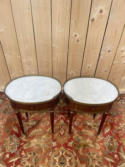 Paire de tables de chevets Louis XVI pieds toupies 