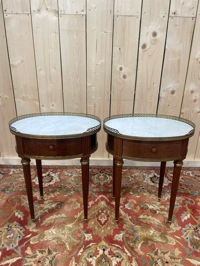 Paire de tables de chevets Louis XVI pieds toupies 