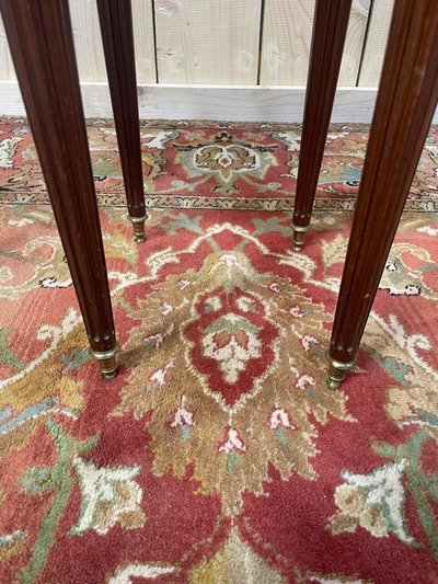 Paire de tables de chevets Louis XVI pieds toupies 