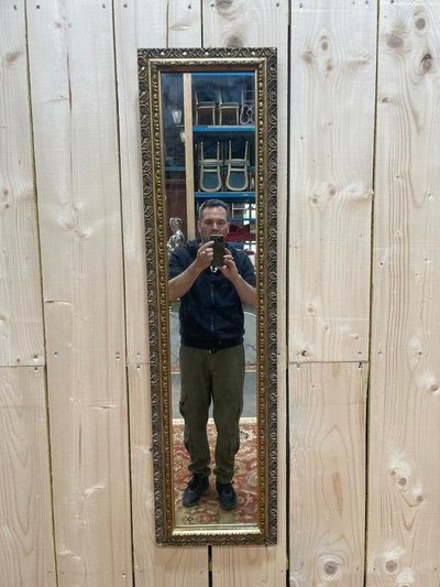 Small mirror between two in gilded wood