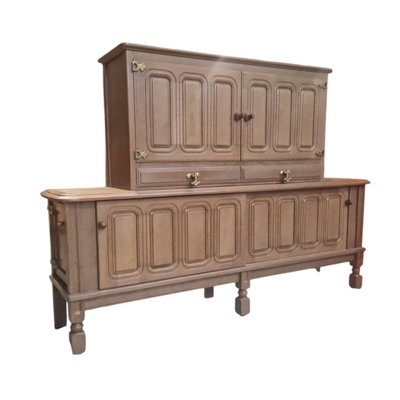 Credenza a due corpi in rovere massello, Guillerme e Chambron