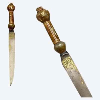 Dagger called Kard, Agate handle, Türkiye, Ottoman period. 19th century.