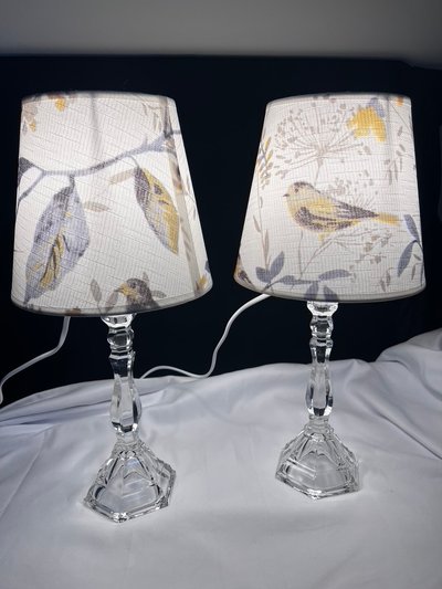 PAIR OF CANDLE HOLDERS in cut crystal.