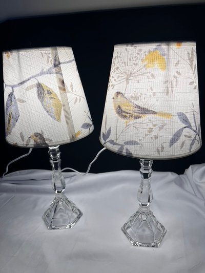 PAIR OF CANDLE HOLDERS in cut crystal.
