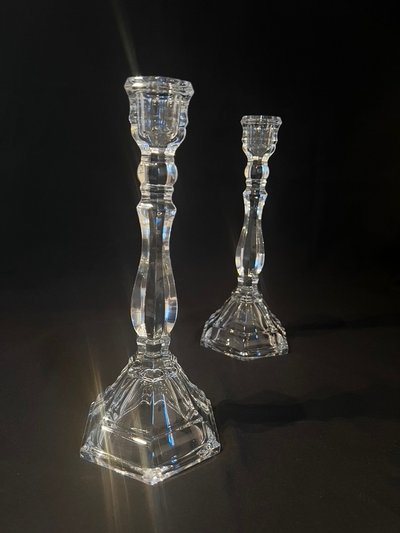 PAIR OF CANDLE HOLDERS in cut crystal.