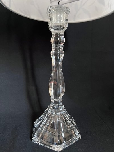 PAIR OF CANDLE HOLDERS in cut crystal.