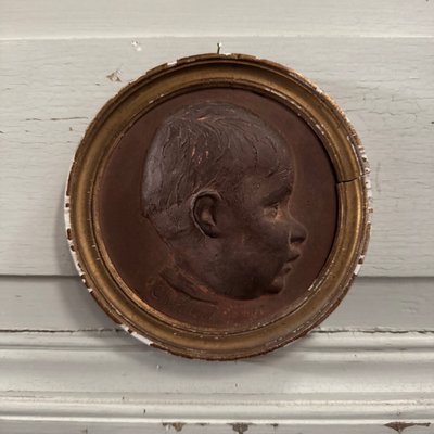 Medaillon aus Terrakotta von Charles Filleul Profil junger Junge XX.