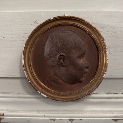 Medaillon aus Terrakotta von Charles Filleul Profil junger Junge XX.